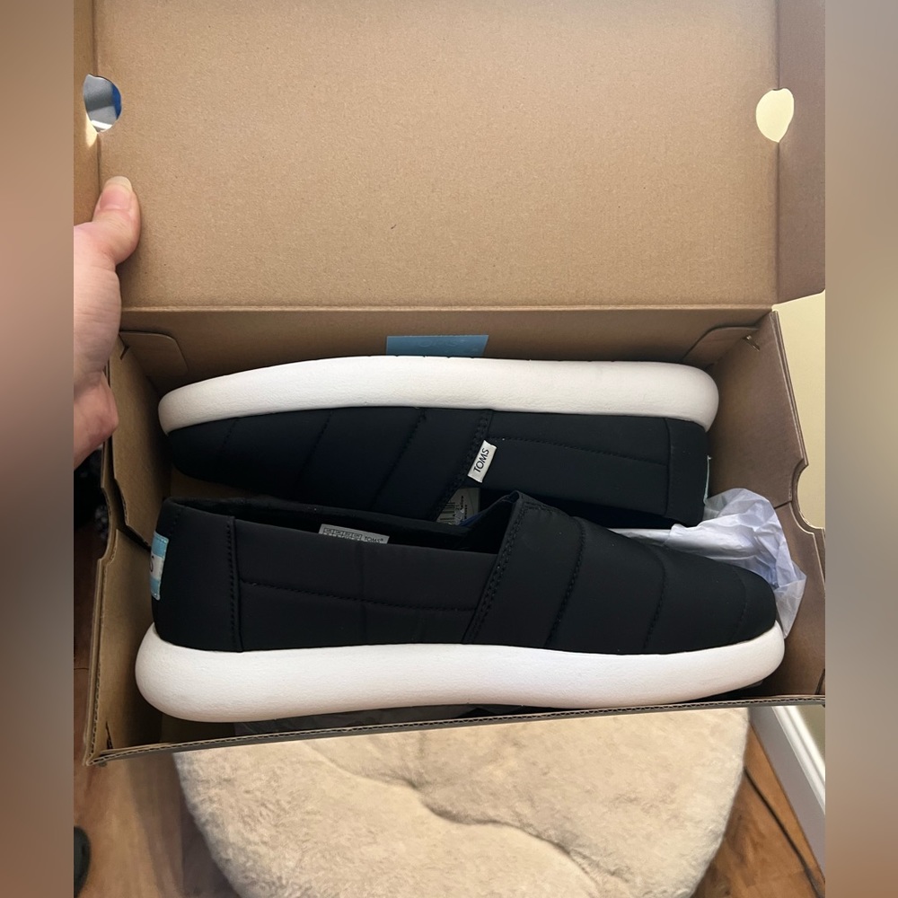 New in box with tags- TOMS slip ons